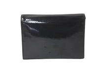 Load image into Gallery viewer, CHANEL シャネル マドモアゼル JUST A DROP OF NO.5 クラッチバッグ 7番台 A17585 エナメル ココマーク 中古 60126