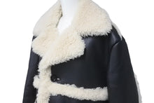 Load image into Gallery viewer, 新品同様 Sacai サカイ フェイクシアリング ブルゾン ボアジャケット 22-02902M 22AW ブラック アイボリー 1 中古 60149