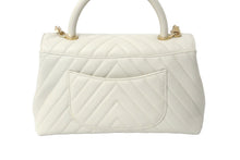 Load image into Gallery viewer, 新品同様 CHANEL シャネル ココハンドル Vステッチトップハンドル 28cm アイボリー A92991 キャビアスキン 中古 60308