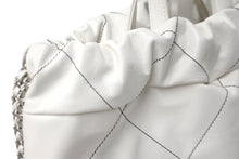 Load image into Gallery viewer, 新品同様 CHANEL シャネル 22 リュック バックパック AS3313レザー ホワイトシルバー金具 中古 60416