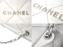 Load image into Gallery viewer, 新品同様 CHANEL シャネル 22 リュック バックパック AS3313レザー ホワイトシルバー金具 中古 60416