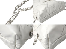 Load image into Gallery viewer, 新品同様 CHANEL シャネル 22 リュック バックパック AS3313レザー ホワイトシルバー金具 中古 60416