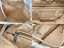 Load image into Gallery viewer, 新品同様 CHANEL シャネル 22 リュック バックパック AS3313レザー ホワイトシルバー金具 中古 60416