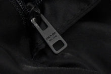 Load image into Gallery viewer, PRADA プラダ ラバーパッチ ナイロントラックパンツ 18SS ブラック サイズ50 ウエスト調整可 UP0008 良品 中古 60444