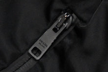 Load image into Gallery viewer, PRADA プラダ ラバーパッチ ナイロントラックパンツ 18SS ブラック サイズ50 ウエスト調整可 UP0008 良品 中古 60444