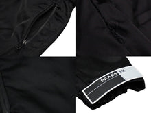 Load image into Gallery viewer, PRADA プラダ ラバーパッチ ナイロントラックパンツ 18SS ブラック サイズ50 ウエスト調整可 UP0008 良品 中古 60444