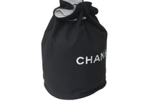 画像をギャラリービューアに読み込む, CHANEL シャネル リュックデイパック ロゴ 巾着 プールバッグ キャンバス ノベルティ ブラック ホワイト 良品 中古 60484