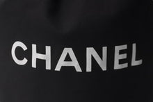 画像をギャラリービューアに読み込む, CHANEL シャネル リュックデイパック ロゴ 巾着 プールバッグ キャンバス ノベルティ ブラック ホワイト 良品 中古 60484