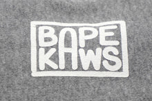 Load image into Gallery viewer, A BATHING APE × KAWS BABY MILO アベイシングエイプ カウズ ベビーマイロ スウェット トレーナー グレー サイズL 良品 中古 60542