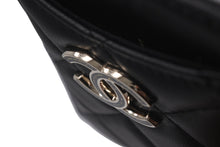 画像をギャラリービューアに読み込む, 極美品 CHANEL シャネル カードケース マトラッセ チェーンストラップ ラムスキン A01745 ブラック ゴールド金具 中古 4b007999