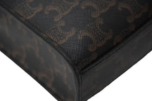 Load image into Gallery viewer, 極美品 CELINE セリーヌ 2WAYショルダーバッグ ミニバーティカルカバ トリオンフ 194372BZK.04LU ブラウン ゴールド金具 中古 60612