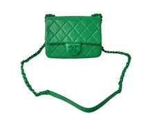 画像をギャラリービューアに読み込む, 極美品 CHANEL シャネル ショルダーバッグ ココマーク マトラッセ キャビアスキン 29番台 グリーン シルバー金具 中古 60654