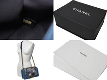 画像をギャラリービューアに読み込む, 極美品 CHANEL シャネル ボーイシャネル チェーンショルダーバッグ 20番台 デニムパッチワーク インディゴ ゴールド金具 中古 61081