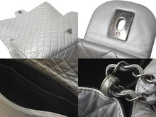 Load image into Gallery viewer, 新品同様 CHANEL シャネル ジャンボ マトラッセ ショルダーバッグ シルバー チェーンショルダー デカマト 中古 61111