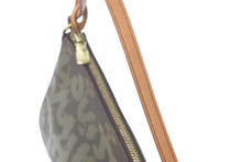 Load image into Gallery viewer, LOUIS VUITTON ルイヴィトン アクセポ ポシェット アクセソワール M92191 モノグラムグラフィティ グリーン 美品 中古 61211