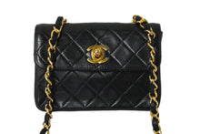 Load image into Gallery viewer, CHANEL シャネル ミニマトラッセ14 ハーフフラップ チェーンショルダーバッグ 1番台 ブラック ゴールド金具 美品 中古 61227