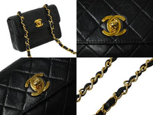 Load image into Gallery viewer, CHANEL シャネル ミニマトラッセ14 ハーフフラップ チェーンショルダーバッグ 1番台 ブラック ゴールド金具 美品 中古 61227