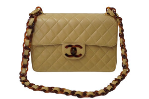 CHANEL シャネル デカマトラッセ プラチェーン ショルダーバッグ ラムスキン 3番台 ベージュ ココマーク ロゴ 美品 中古 61253 –  Casanova Vintage