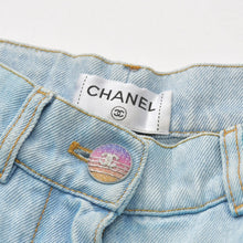 Load the image into the gallery viewer. CHANEL シャネル 2024 クルーズコレクション ワイドデニムパンツ P76402V68290 サイズ34 ココマーク インディゴブルー 美品 中古 4a006139