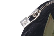 Load image into Gallery viewer, 極美品 LOUIS VUITTON ルイヴィトン モノグラムサテン コントドゥフェ コインケース M92272 ブラック リンゴ 財布 小物 中古 61418