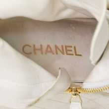 Load the image into the gallery viewer. CHANEL シャネル ココマーク コンバットブーツ スニーカー サイズ38 1/2 G45388 ホワイト 美品 中古 4a006143