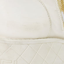 Load the image into the gallery viewer. CHANEL シャネル ココマーク コンバットブーツ スニーカー サイズ38 1/2 G45388 ホワイト 美品 中古 4a006143