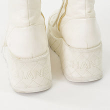 Load the image into the gallery viewer. CHANEL シャネル ココマーク コンバットブーツ スニーカー サイズ38 1/2 G45388 ホワイト 美品 中古 4a006143