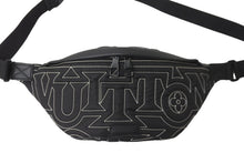 Load image into Gallery viewer, 新品同様 LOUIS VUITTON ルイヴィトン ディスカバリー バムバッグ ボディバッグ ショルダーバッグ M21427 ブラック 中古 61449