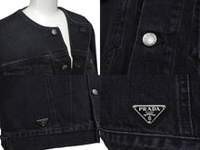 画像をギャラリービューアに読み込む, 新品同様 PRADA プラダ 23SS ノーカラーデニムジャケット トライアングルロゴ Mサイズ コットン ブラック 中古 61508
