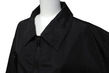 Load image into Gallery viewer, 極美品 LOUIS VUITTON ルイヴィトン 21SS ユーティリティ ナイロンジャケット ブルゾン サイズ54 ブラック RM211Q 中古 61539