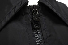 Load image into Gallery viewer, 極美品 LOUIS VUITTON ルイヴィトン 21SS ユーティリティ ナイロンジャケット ブルゾン サイズ54 ブラック RM211Q 中古 61539