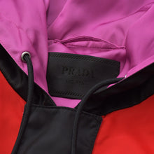 Load the image into the gallery viewer. 極美品 PRADA プラダ 20SS ナイロン アノラックジャケット SGB407 サイズS FRANK OCEAN着用 トライアングルロゴ マルチカラー 中古 4a006156