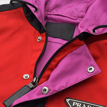 Load the image into the gallery viewer. 極美品 PRADA プラダ 20SS ナイロン アノラックジャケット SGB407 サイズS FRANK OCEAN着用 トライアングルロゴ マルチカラー 中古 4a006156