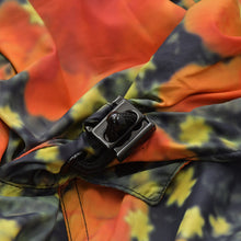 Load the image into the gallery viewer. 極美品 LOUIS VUITTON ルイヴィトン ヴァージルアブロー ポピードロシーグラフィックウィンドブレーカーブルゾン HGB65WLTX サイズ48 中古 4a006157