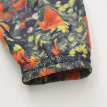 Load the image into the gallery viewer. 極美品 LOUIS VUITTON ルイヴィトン ヴァージルアブロー ポピードロシーグラフィックウィンドブレーカーブルゾン HGB65WLTX サイズ48 中古 4a006157