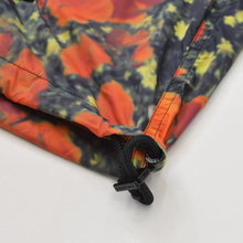 Load the image into the gallery viewer. 極美品 LOUIS VUITTON ルイヴィトン ヴァージルアブロー ポピードロシーグラフィックウィンドブレーカーブルゾン HGB65WLTX サイズ48 中古 4a006157
