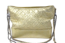 画像をギャラリービューアに読み込む, CHANEL シャネル ガブリエル ドゥ ショルダーバッグ ホーボー ココマーク A93824 24番台 2017年 カーフ ゴールド 美品 中古 61588