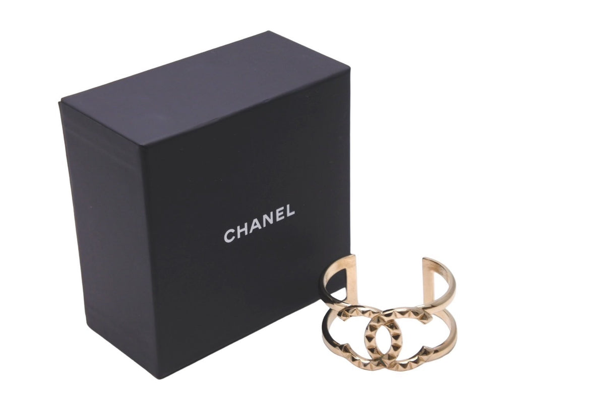 正規品★CHANEL ★バングル ★美品★箱あり CHANEL シャネル ココマーク バングル ブレスレット A18V 2018年