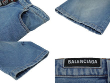 Load image into Gallery viewer, 極美品 BALENCIAGA バレンシアガ バギーデニムショートパンツ フロント ロゴ ブルー 641464 TDW15 4762 サイズ30 中古 61658