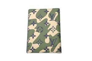 Very Good Condition LOUIS VUITTON Couverture Passport Takashi Murakami Passport Case M58027 AR2038 Camo Used 61722