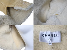 画像をギャラリービューアに読み込む, CHANEL シャネル ジャケット ブルゾン アウター P64480 2020年 ムートン ベージュ イエロー サイズ34 ゴールド 美品 中古 61757