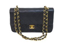 Load image into Gallery viewer, CHANEL シャネル Wフラップ マトラッセ チェーン ショルダーバッグ 23cm 1番台 ラムスキン ブラック ゴールド金具 美品 中古 61782