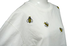 Load image into Gallery viewer, DIOR HOMMEｘKAWS BEE ディオール オム カウズ ビー 半袖Ｔシャツ 19SS サイズXS ホワイト コットン 923J609W5041 美品 中古 61806