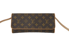 Load image into Gallery viewer, 極美品 LOUIS VUITTON ルイヴィトン モノグラム ポシェットツインGM ショルダーバッグ M51852 ブラウン ゴールド金具 中古 61817
