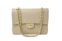 画像をギャラリービューアに読み込む, CHANEL シャネル フラップ ショルダーバッグ ラムスキン 0番台 中マトラッセ 25cm 縦長 ゴールド金具 ベージュ 中古 61838