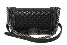 Load image into Gallery viewer, CHANEL シャネル ショルダーバッグ マトラッセ ボーイシャネル チェーン 23番台 ブラック レザー ヴィンテージシルバー金具 中古 61924