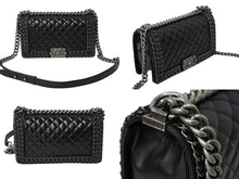 Load image into Gallery viewer, CHANEL シャネル ショルダーバッグ マトラッセ ボーイシャネル チェーン 23番台 ブラック レザー ヴィンテージシルバー金具 中古 61924