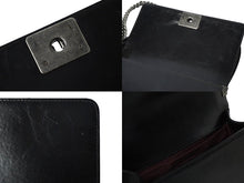 Load image into Gallery viewer, CHANEL シャネル ショルダーバッグ マトラッセ ボーイシャネル チェーン 23番台 ブラック レザー ヴィンテージシルバー金具 中古 61924