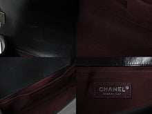Load image into Gallery viewer, CHANEL シャネル ショルダーバッグ マトラッセ ボーイシャネル チェーン 23番台 ブラック レザー ヴィンテージシルバー金具 中古 61924
