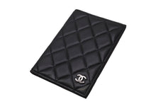 Load image into Gallery viewer, CHANEL シャネル パスポートケース 14番台 ココマーク ラムスキン ブラック シルバー金具 内側下部切れあり 良品 中古 61932